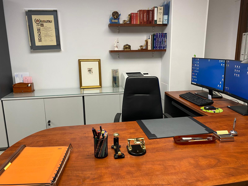 despacho Mesa de oficina con papeles